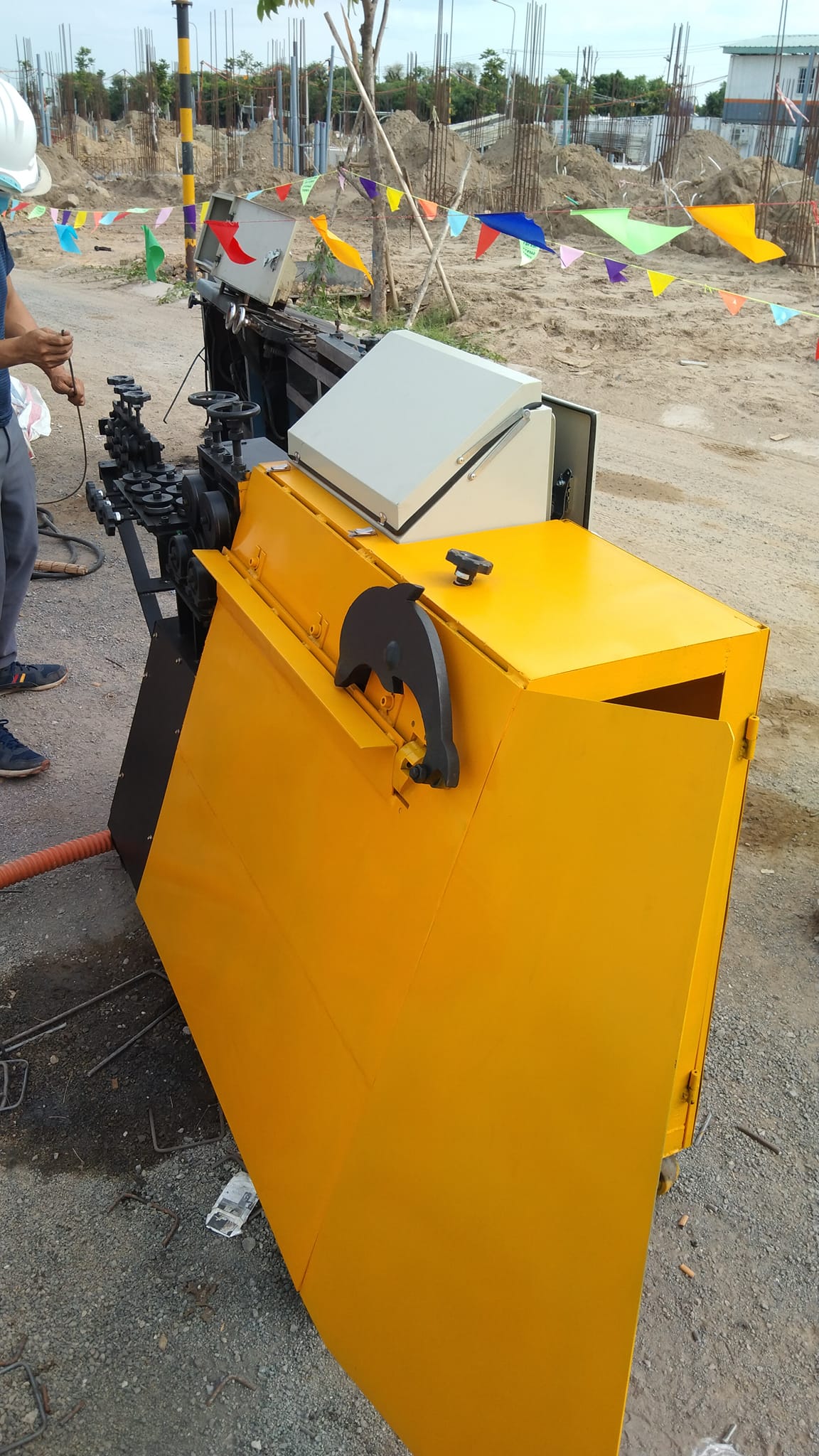 Máy bẻ đai sắt tự động Máy bẻ đai sắt tự động