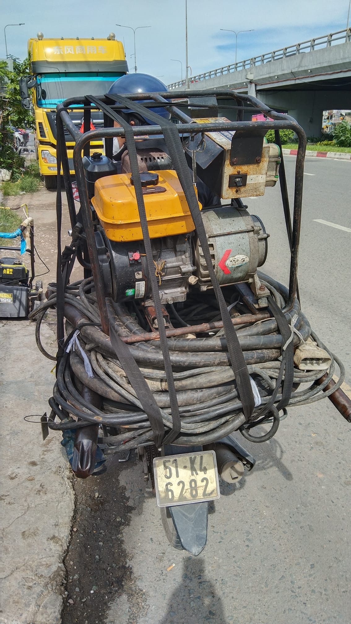 Máy đầm dùi biến tần xăng Máy đầm dùi biến tần xăng