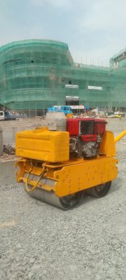 cho thuê xe lu dắt tay 750kg