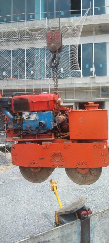 cho thuê xe lu dắt tay 950kg